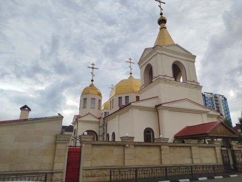 Кавказ:  храм Архангела Михаила и дорога домой