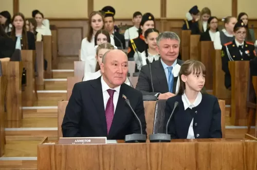 Школьники и педагоги из Камского Устья стали призерами республиканского «Парламентского урока – 2026»