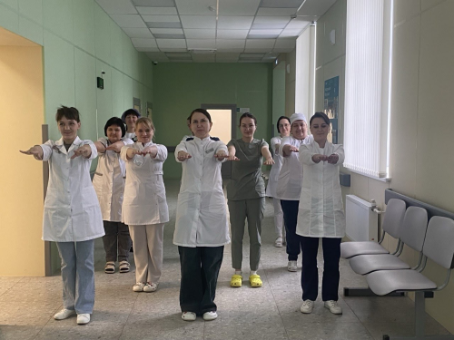 Сотрудники Камско-Устьинской ЦРБ провели зарядку во Всемирный день здоровья