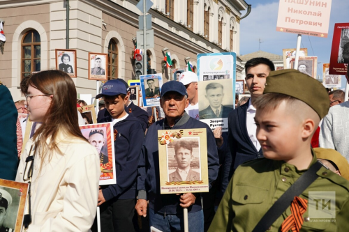 День Победы в Казани: «Бессмертный полк» и праздничный салют