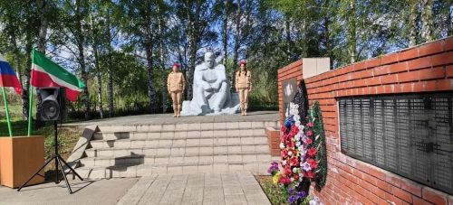 В Сюкеево открыли мемориальную доску в честь бойца СВО