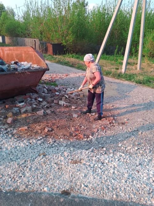 Южная околица: провели субботник ко Дню Победы