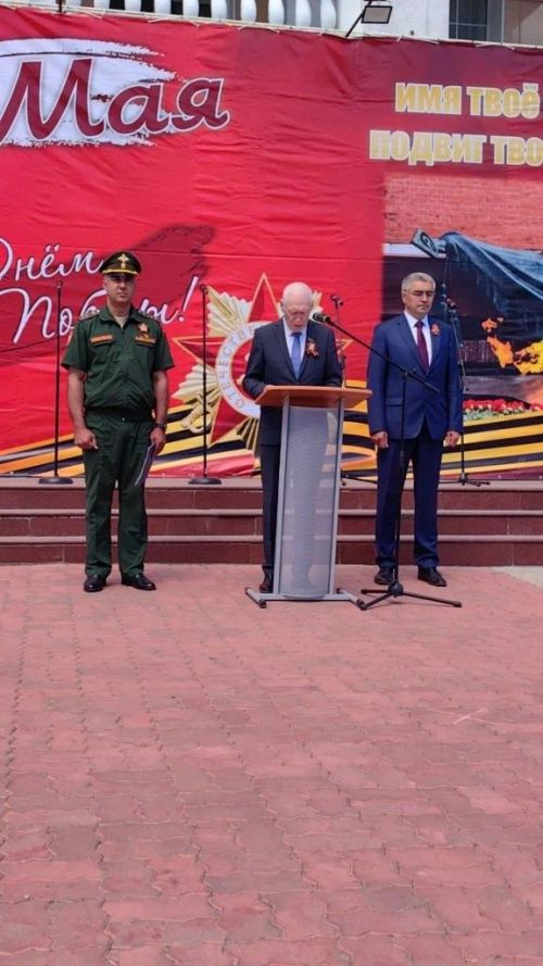 Митинг в Камском Устье: украшенная площадь и обилие цветов