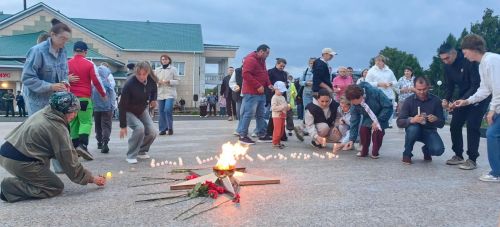 В День памяти и скорби камскоустьинцы собрались у обелиска