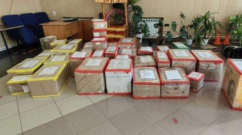 Плюс 200 банок тушенки к собранному гуманитарному грузу