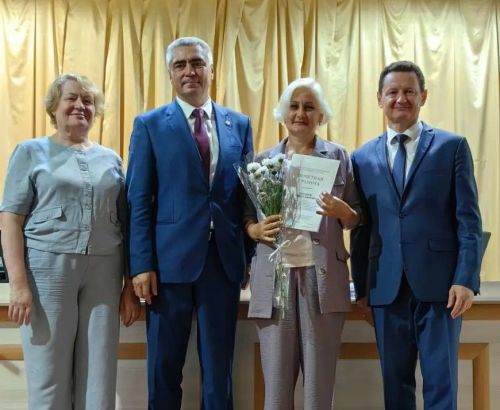 В зале не было учителя, который не получил награду