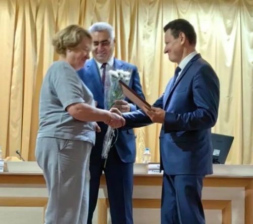 Шесть педагогов района занесены на электронную доску почета