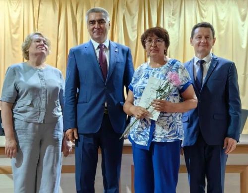 В зале не было учителя, который не получил награду