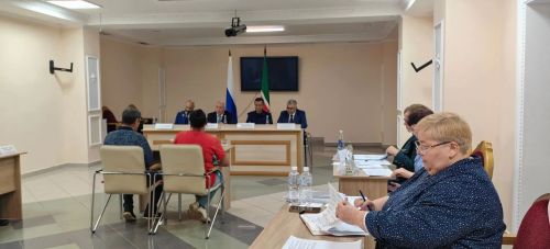 Прием граждан в Камском Устье продлился более трех часов
