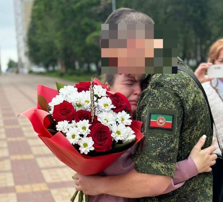 Боец СВО устроил трогательный сюрприз своей возлюбленной