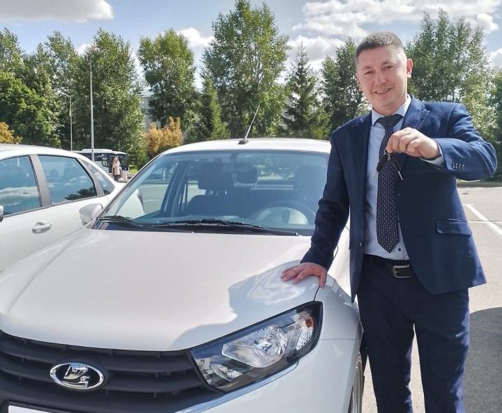 Новую Lada Granta получил отдел молодежи и спорта Камско-Устьинского района