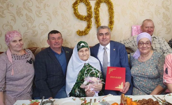 90-летний юбилей отметила жительница Камско-Устьинского района Нурзия Салимова