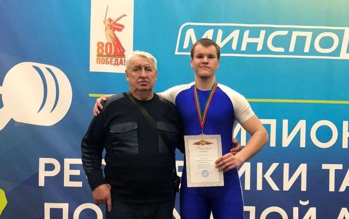 Ученик Теньковской школы завоевал бронзу на Чемпионате РТ по тяжелой атлетике