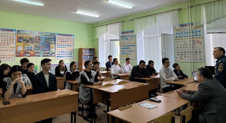 В Камско-Устьинской татарской школе прошел Всероссийский открытый урок культуры безопасности
