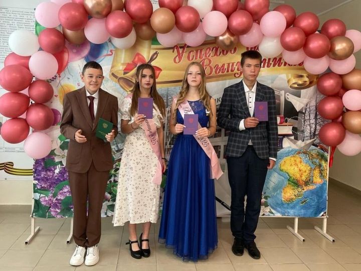 Выпускникам девятых классов Камско-Устьинского района вручили аттестаты