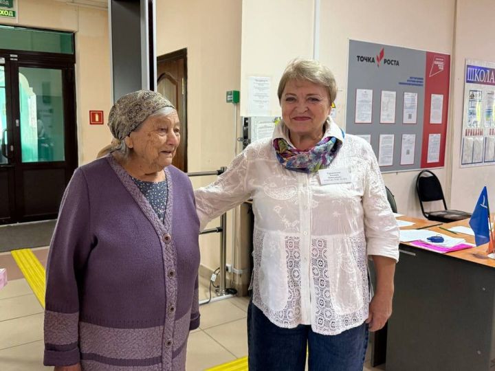 В Камском Устье на выборах проголосовала 100-летняя труженица тыла