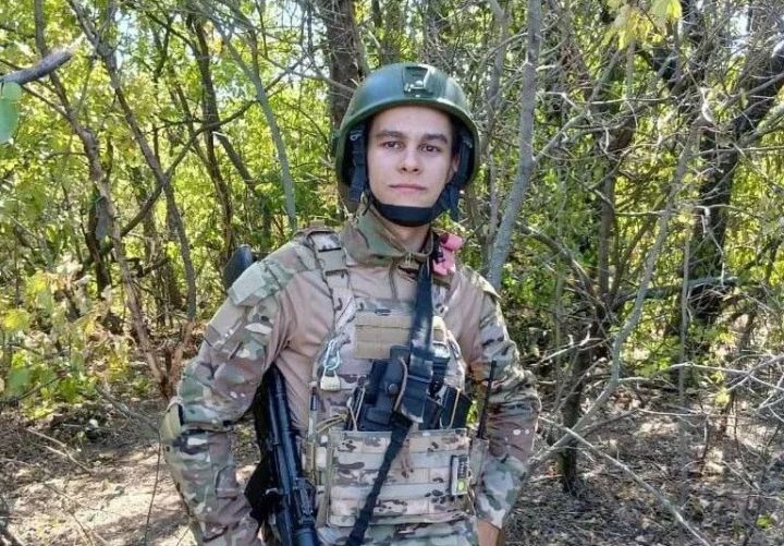 Одним цветком земля беднее стала, одной звездой богаче стали небеса