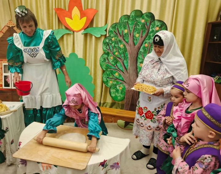 Воспитанники детского сада «Солнышко» научились готовить чак-чак