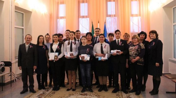 Торжественно вручение паспортов в День Конституции РФ состоялось в Камском Устье