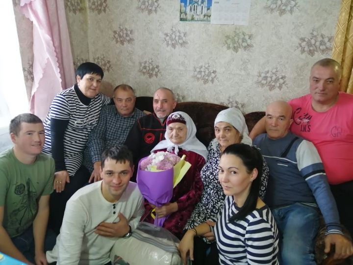 Мать-героиню из Больших Салтыков поздравили с солидным юбилеем