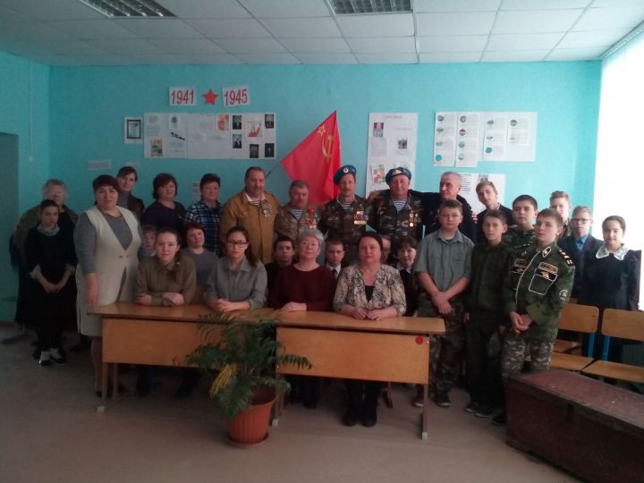 В гости к ученикам Красновидовской школы пришли воины- интернационалисты