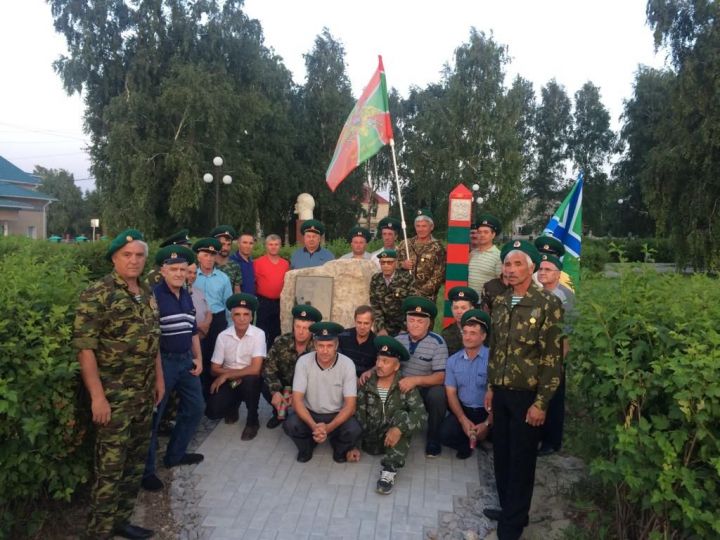 Открытие памятника пограничникам в Камском Устье