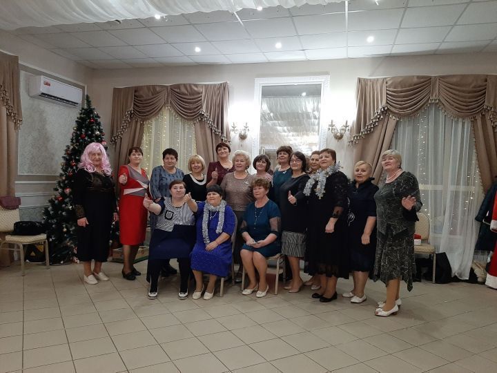 Президент Татарстана дал указание оценить риски работы заведений общепита в новогоднюю ночь