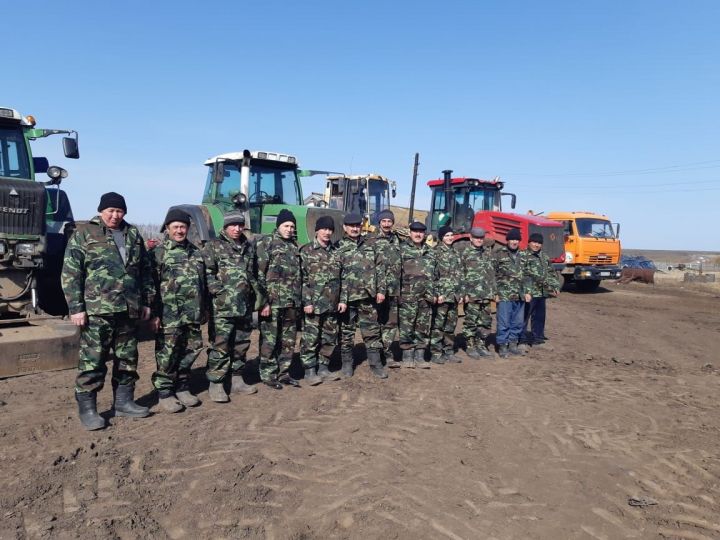 В Камско-Устьинском районе оценили готовность сельхозформирований к весеннему севу