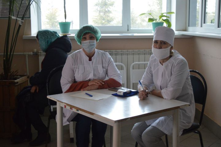 В Камско-Устьинской ЦРБ пациентов встречают у порога