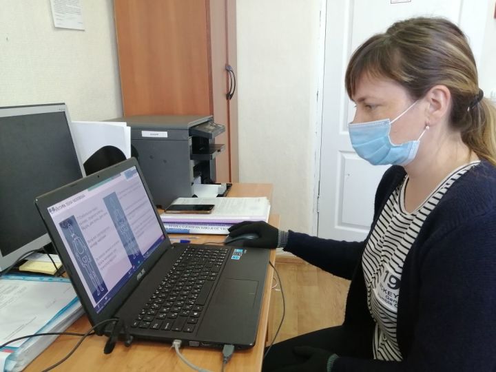 Камскоустьинские соцработники проходят обучение на вебинарах Школы  ухода за пожилыми