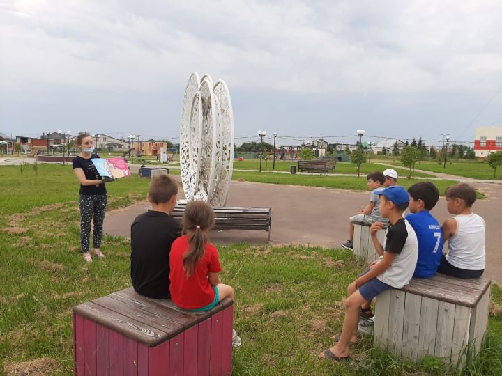 В парке Туфана Миннуллина прошла презентация книги «Татарстан: книга-панорама» для младших школьников