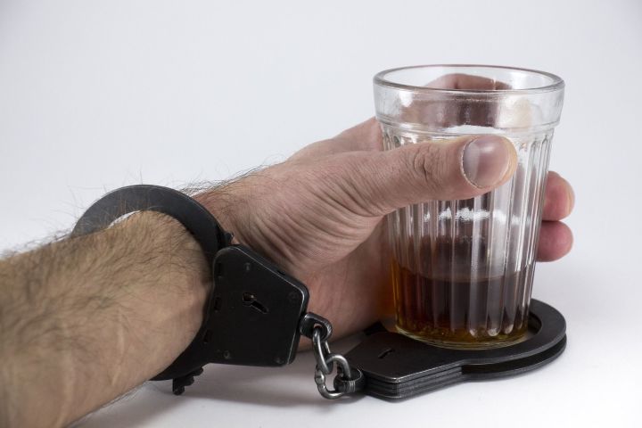 Более 140 тысяч рублей штрафов получили камскоустьинцы за нелегальный оборот алкоголя
