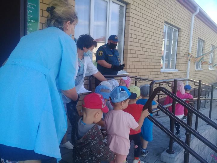 В детских садах Камского Устья прошла учебная эвакуация