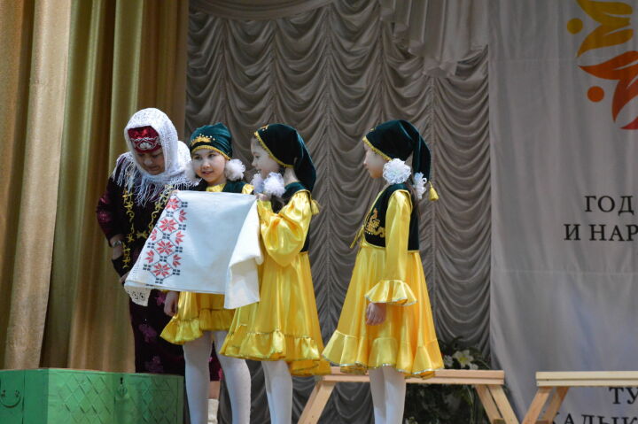 Открытие года родных языков и народного единства состоялось в Камском Устье