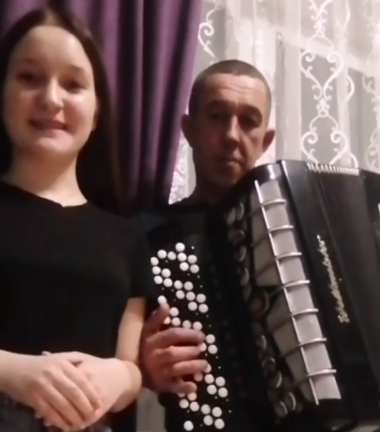 Эльза и Ханиф Гарифуллины из Камского Устья стали победителями конкурса «Болгар радиосы»