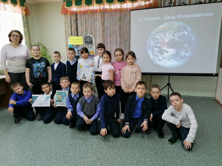 Информационный час ко Дню космонавтики прошел в Районной детской библиотеке