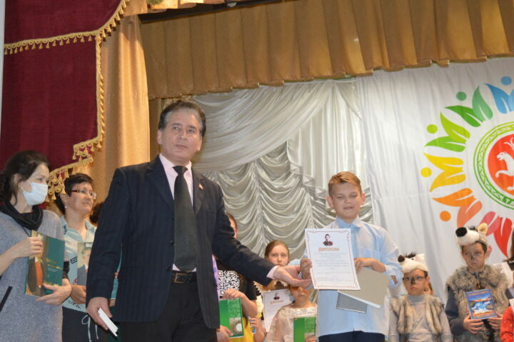 В Камском Устье наградили победителей районного творческого конкурса, посвященного 135-летию со дня рождения Габдуллы Тукая