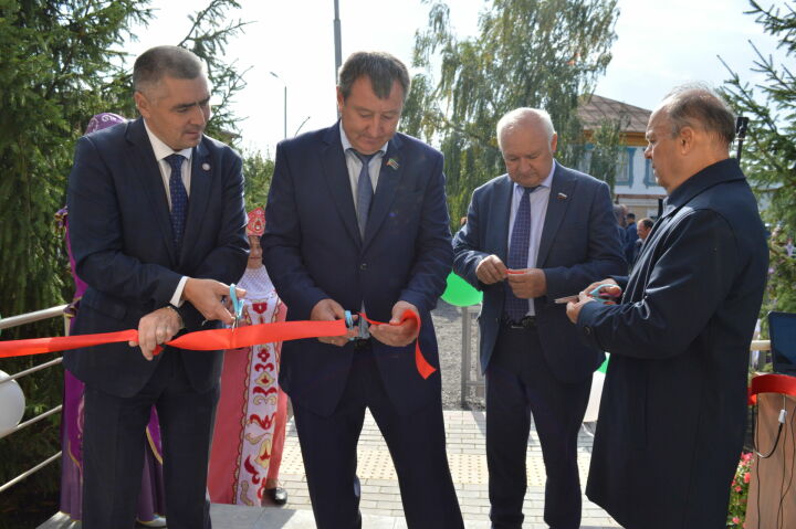 В Теньках открыли новое здание исполкома сельского поселения