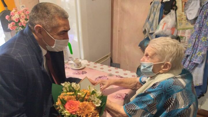 Долгожительница райцентра принимает поздравления с 95-летним юбилеем