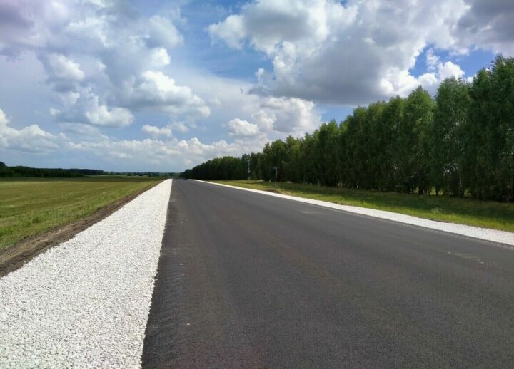 В рамках нацпроекта в Камско-Устьинском районе отремонтировали 1,5 км региональной дороги