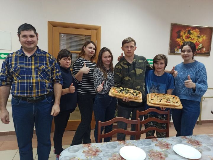 Мастер-класс  по приготовлению пиццы провели в Центре социальной помощи «Камские зори»