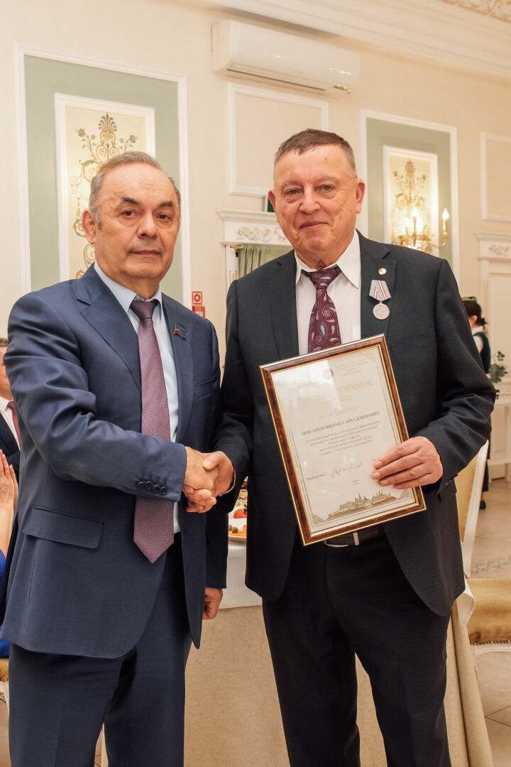 Бывшему главе Камско-Устьинского района вручили медаль