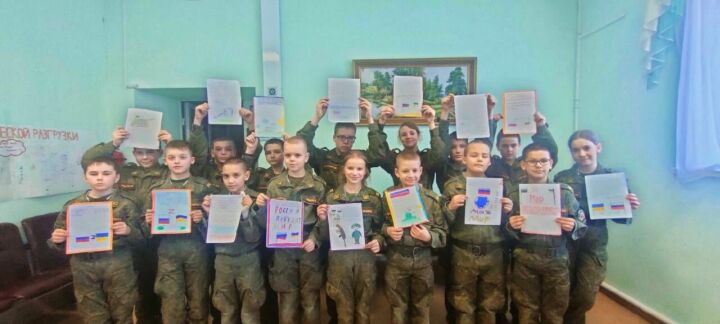 Наше поколение должно знать своих героев: кадеты написали письма военнослужащим, проводящим спецоперацию на Украине