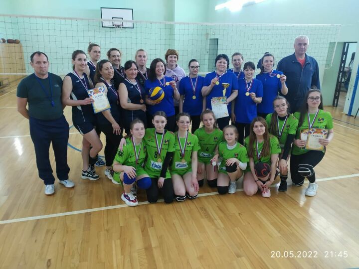 Команда из Затона стала победителем первого районного Чемпионата по волейболу среди женских команд