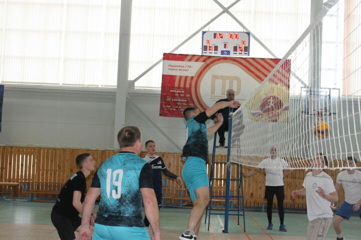 Волейболисты Камского Устья закрыли сезон