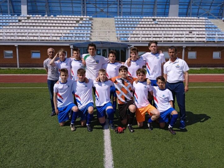 Взрослые и юные футболисты Камского Устья радуют победами своих болельщиков