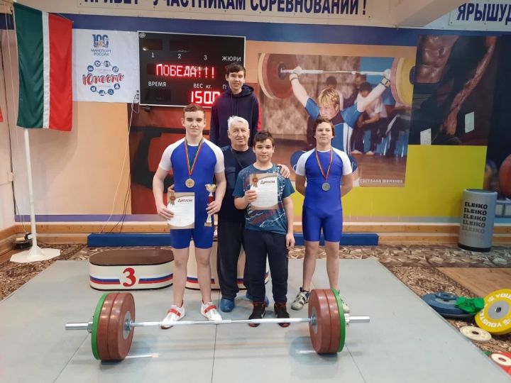 Тяжелоатлеты из Теньков заняли три призовых места на республиканских соревнованиях по тяжёлой атлетике