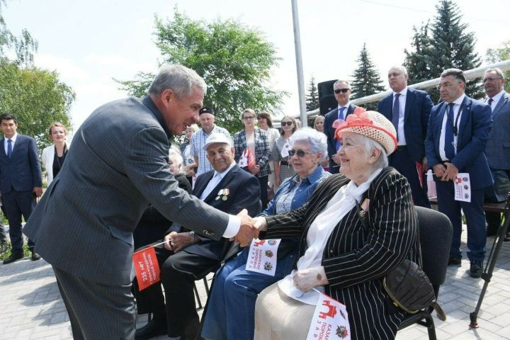Рустам Минниханов: уделите внимание старшему поколению