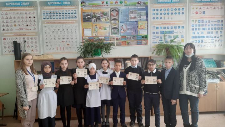 В Камско-Устьинской татарской школе прошел классный час к 80-летию победы в Сталинградской битве