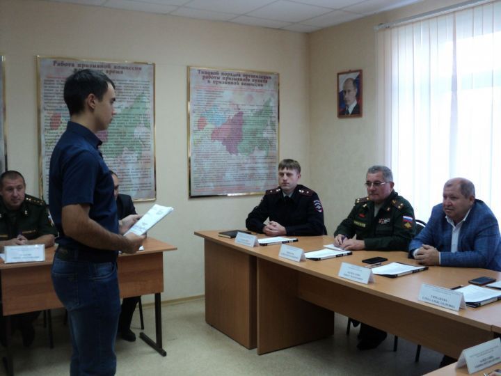 Более трех месяцев военкоматы будут работать в напряженном режиме